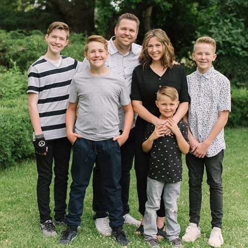A picture of Nathan Osmond with his wife and kids.